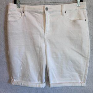 Chico's White "So Slimming Girlfriend Slim Leg Shorts" Size 14R (Chico's 2.5)